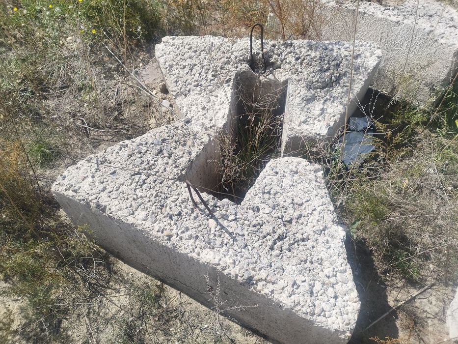 Продам башмаки для заборных плит