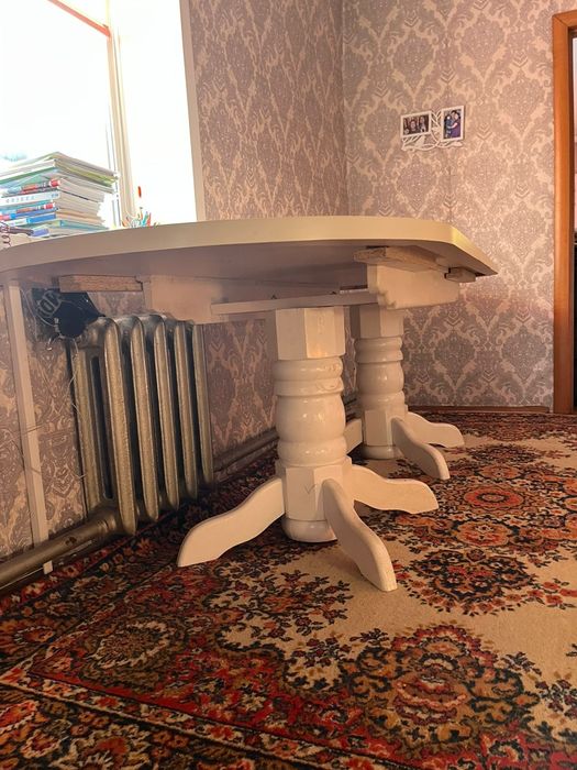 Продам белый стол