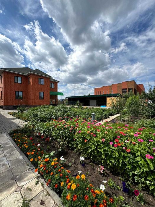 продам коттедж +два бизнеса