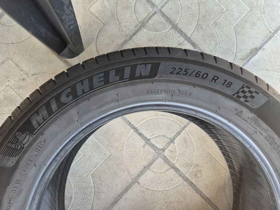 2бр летни джипови гуми 225/60/18 100V Michelin
