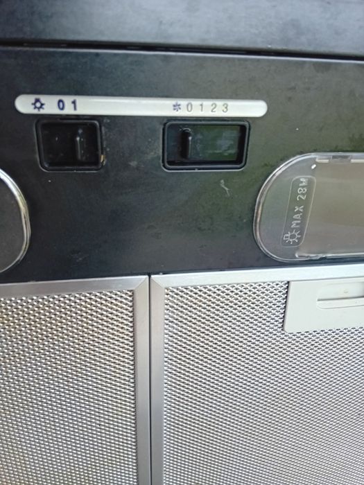 Vând hota whirlpool AKR 551 NA