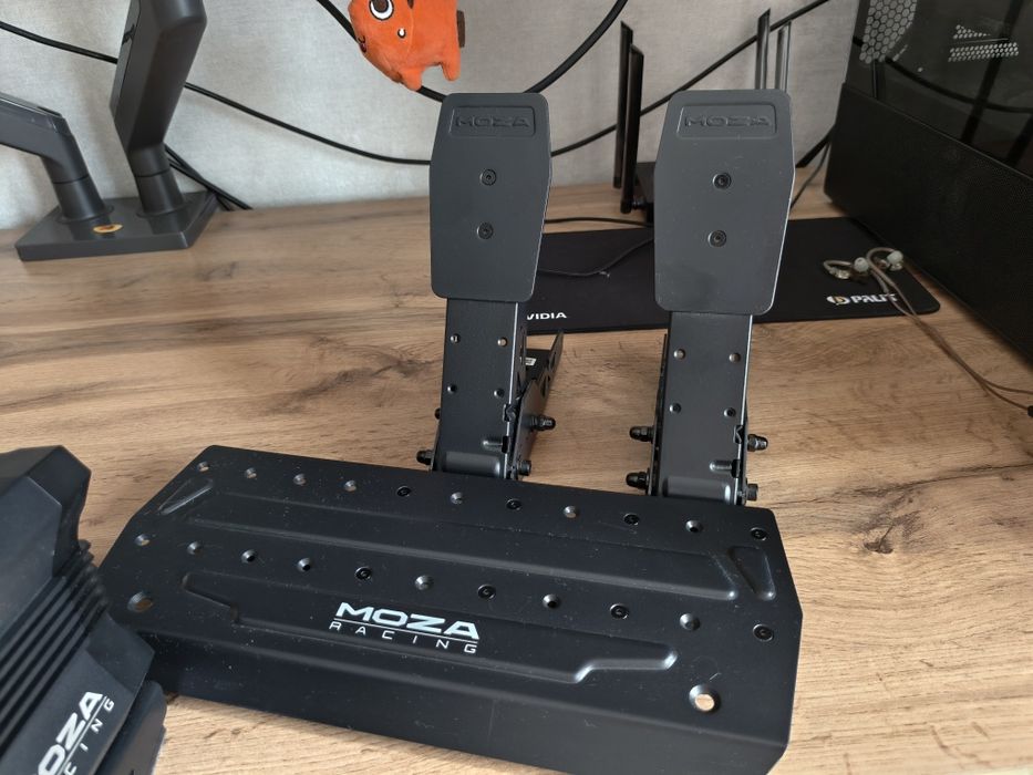 Moza R5 игровой руль