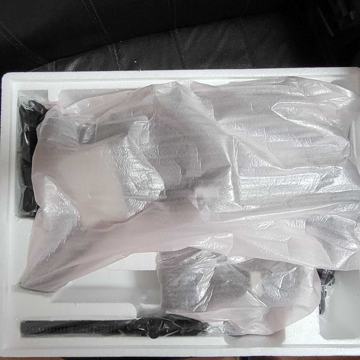 Продавам видеокамера VK-C2000E