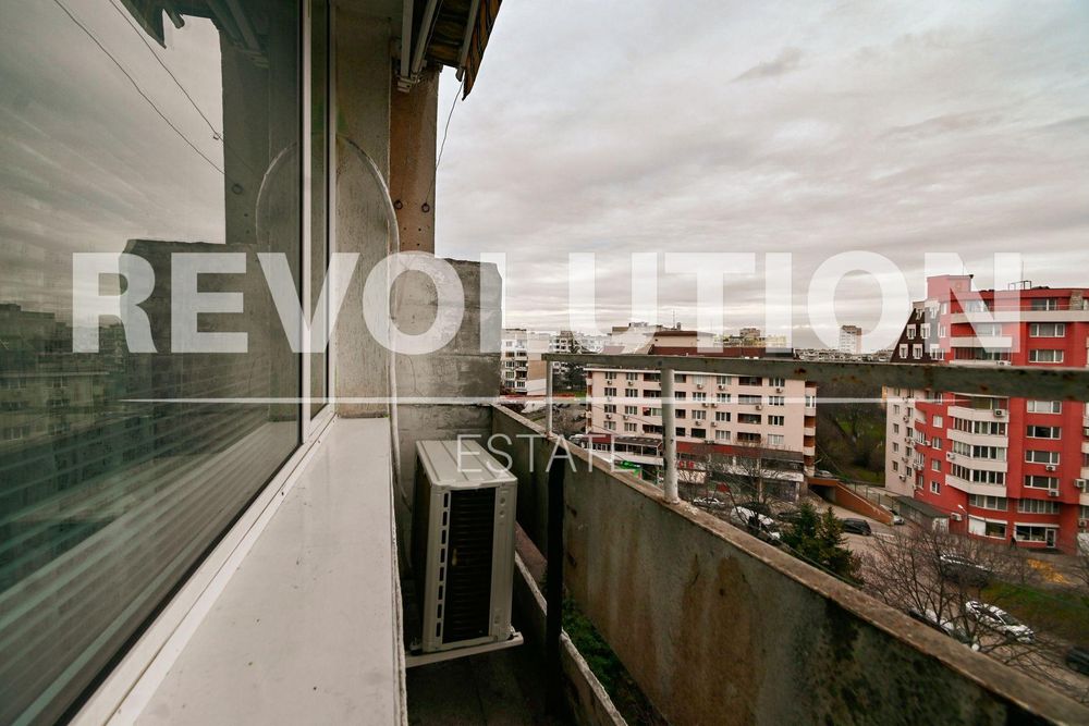 Двустаен апартамент в ж.к. Люлин 6.