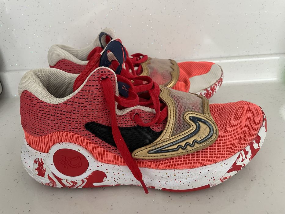 Кецове и маратонки Найк