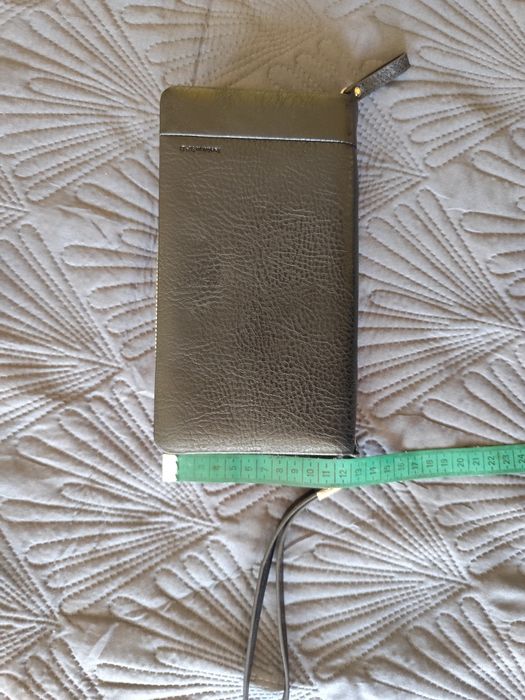 Голямо черно портмоне