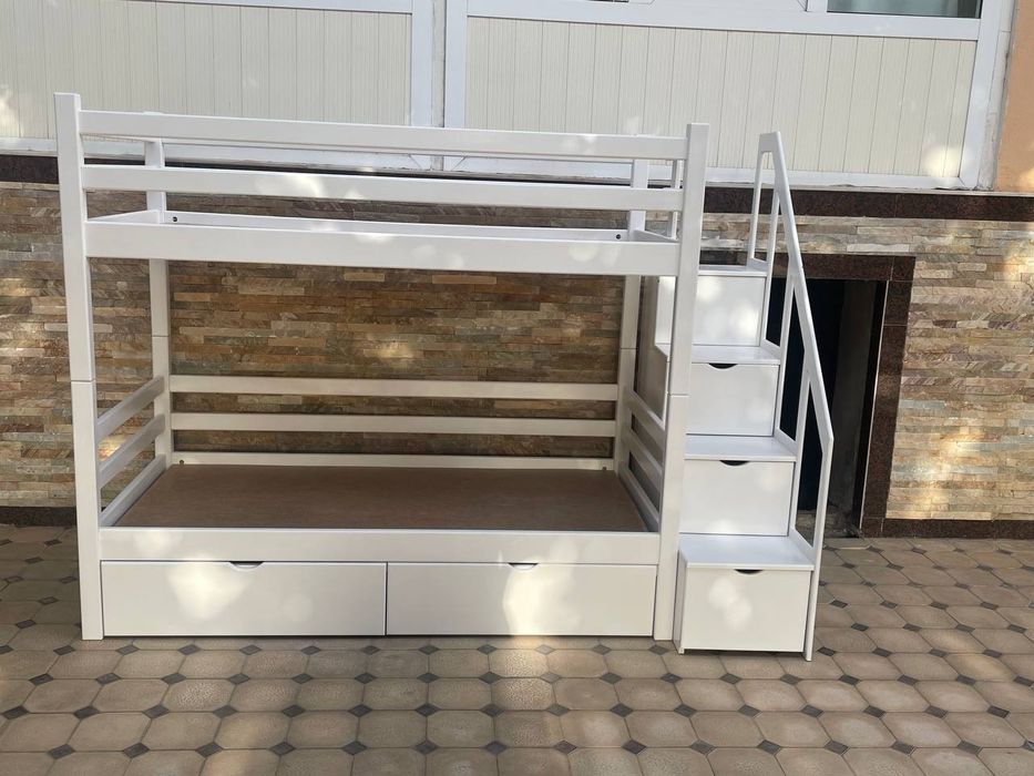 Двухъярусная кровать