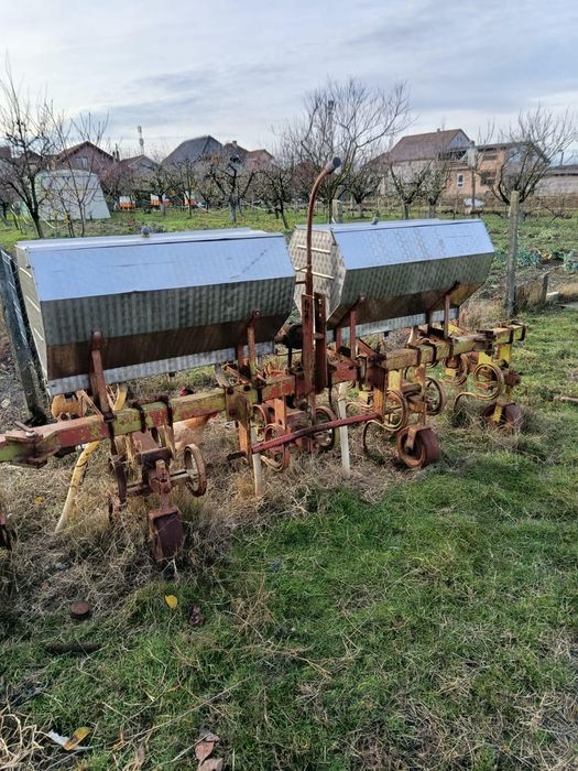 Prasitoare  Italiana porumb cu 3 sau cu 4 rânduri.