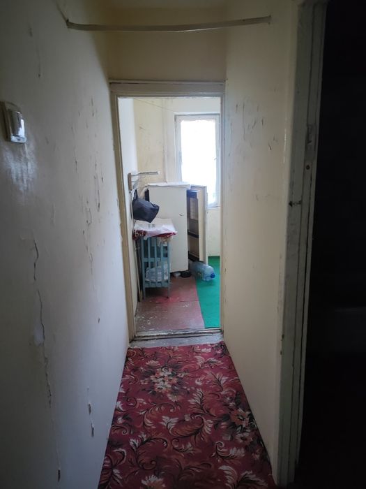 Shahar markazidan soat oldidan 1-etaj 2 xonalik