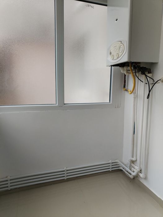 Persoana fizica 2 camere Galata  sau schimb  cu 3 camere