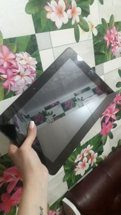 Продам на запчасти планшет