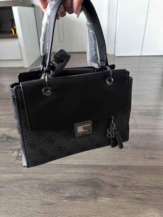 Дамска чанта Guess