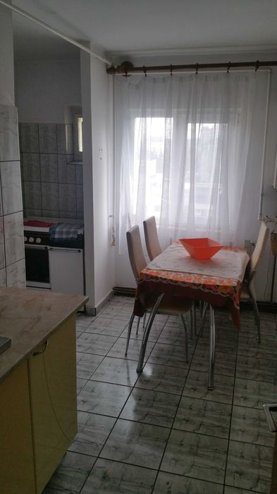 Inchiriez apartament 3 camere Teilor