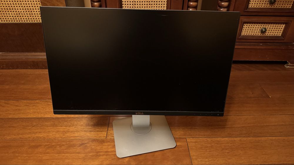 Vand monitor Dell UltraSharp U2414h 23.8" IPS FULLHD