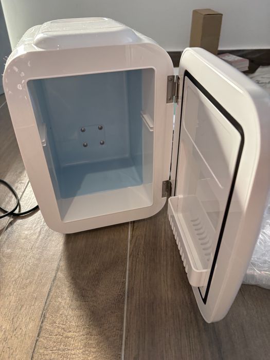 Frigider mini Meloni