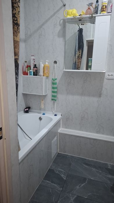 Продам квартиру. Сталинка. В центре