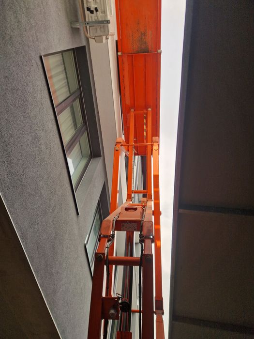 Ножична платформа под наем