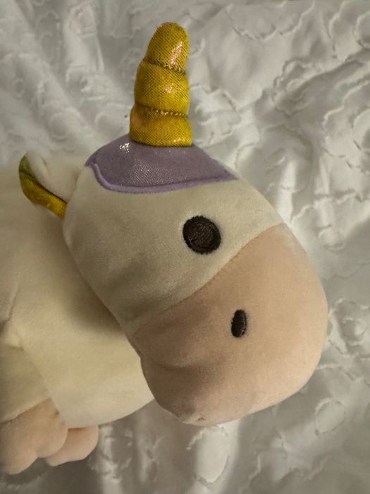 Плюшен еднорог-възглавница (MINISO) – мека играчка с блестящ рог