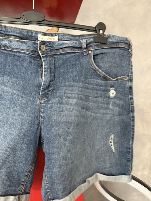Vand blugi scurti  30 lei