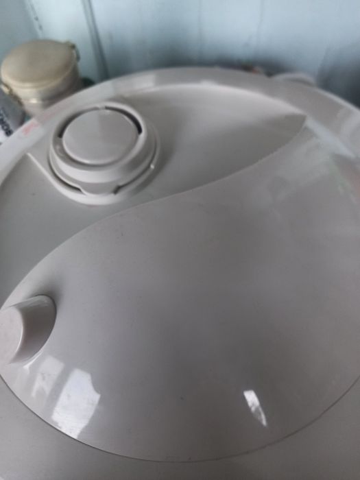 Продаю мультиварку Redmond  10   арограмм.