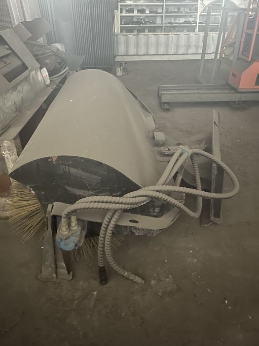 Коммунальная техника щетка