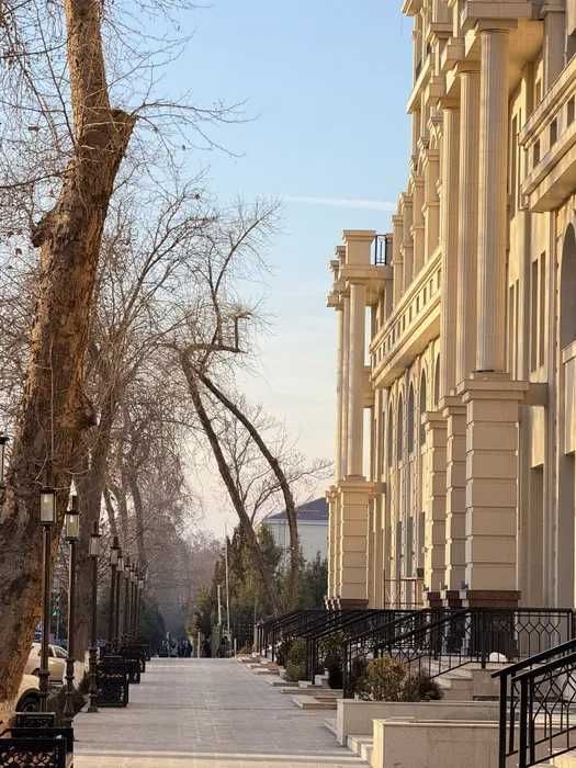 Продаётся просторная квартира в ЖК Зумрад.