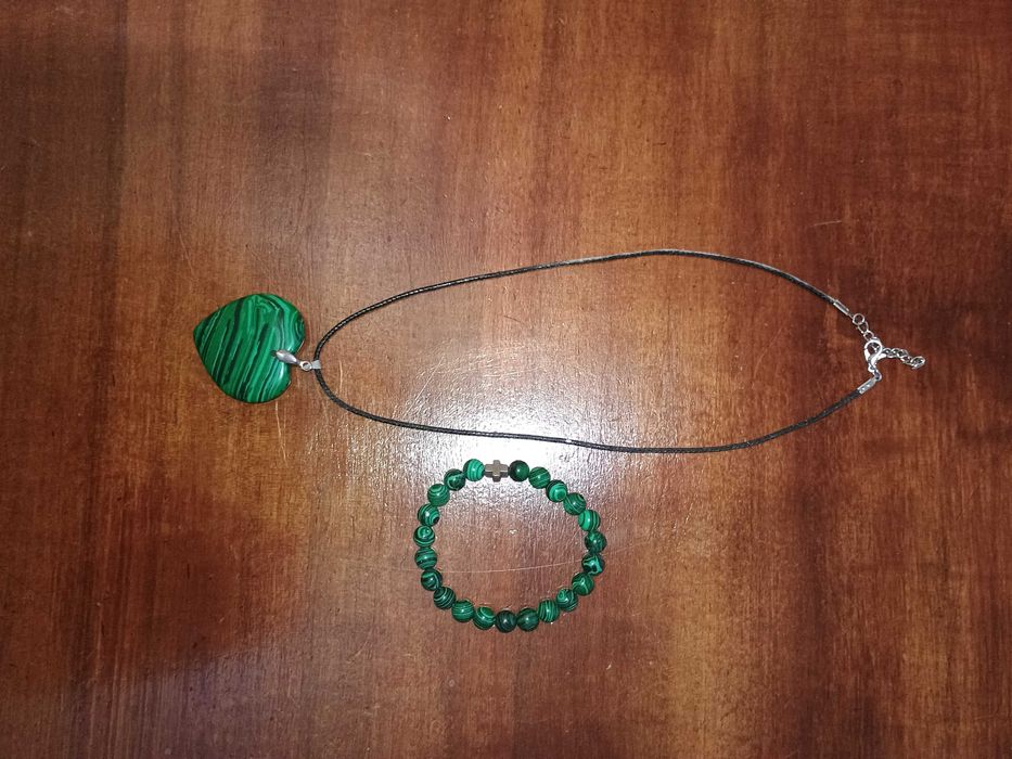 Гривни от естествени камъни