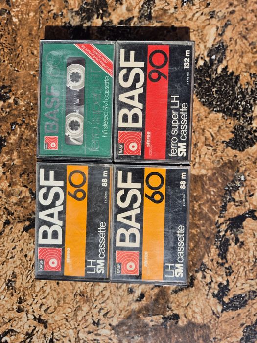 Vând 4 casete audio originale Basf ferro super LH muzica 60-90 minute