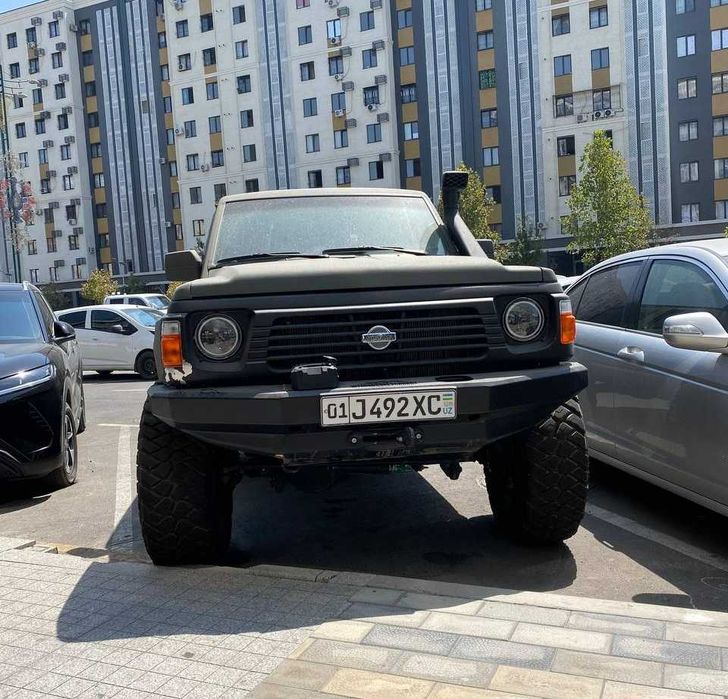 продается Nissan Patrol Y60 каратишка. Мотор 3UZ. Балон 37дюмь