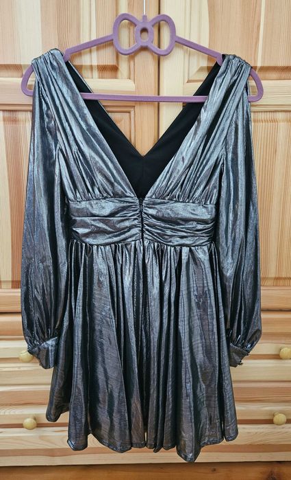 Рокля с метален ефект