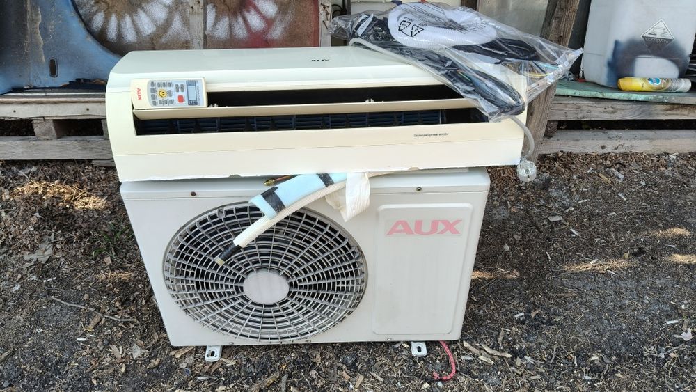 Aer Conditionat Aux 12.000 Btu În Perfecta Stare de Functionare