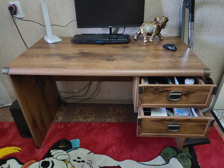 Продам письменный стол