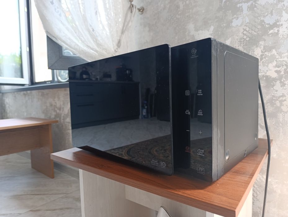 Микроволновая печь LG NeoChef Smart Inverter MS2595GIS