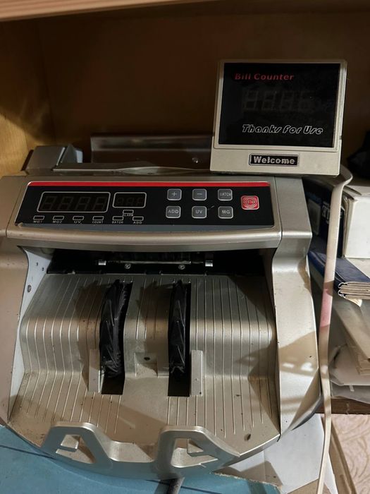 Счетная машинка для денег работает уневерсальная