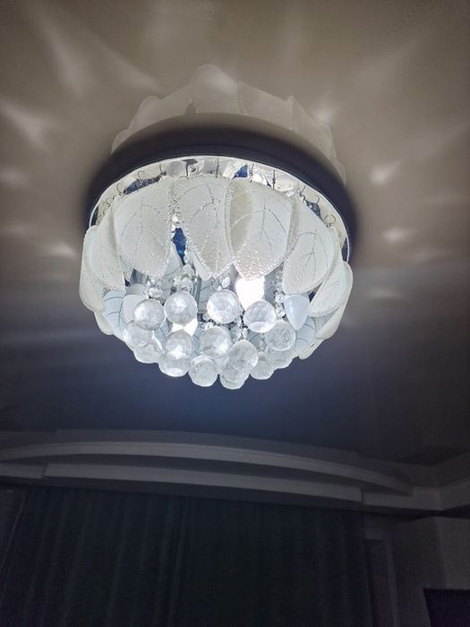 Продам потолочный светильник