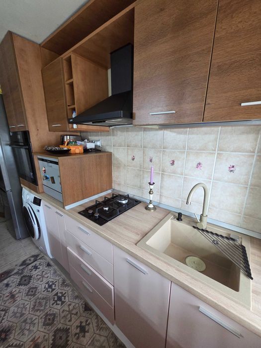 Inchiriez garsonieră modernă Str. Năsăud 6 | Etaj 2 | Renovată recent | Loc Parcare | 430 €