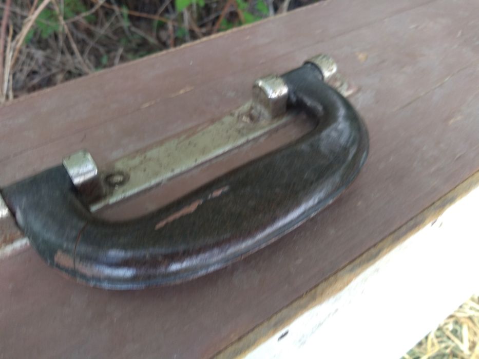 Стар голям дървен куфар