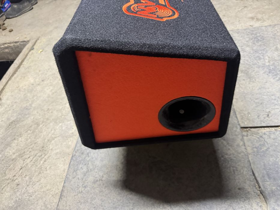 Саабуфер в машину