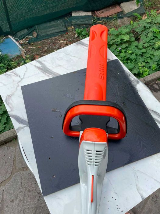 Stihl HSE 42 трион за храсти