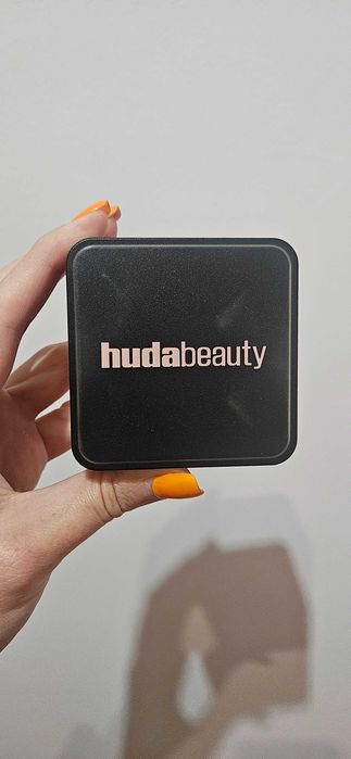 Пудра Huda beauty