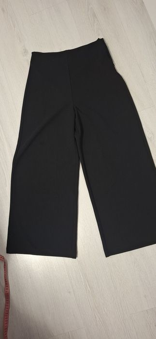 Vând pantaloni crac larg