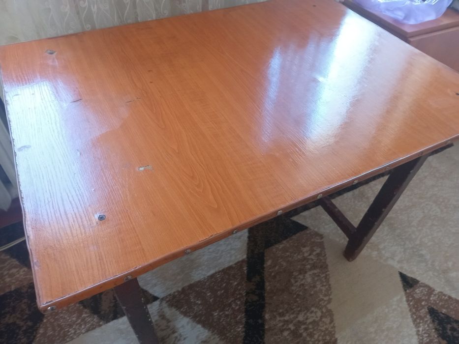 Продам стол дерево