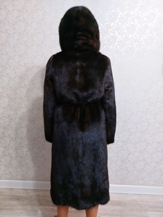 Красивая норковая шубка