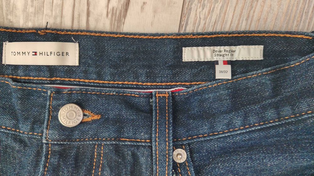 Чисто нови тъмно сини мъжки дънки TOMMY HILFIGER размер 31/32