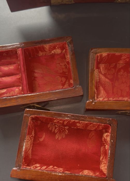 Дървена кутийка за бижута