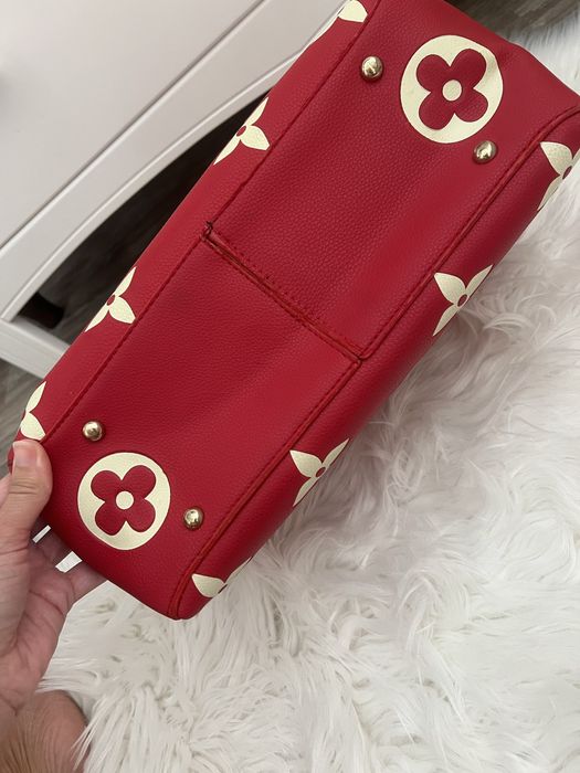 Страхотна кожена чанта LV