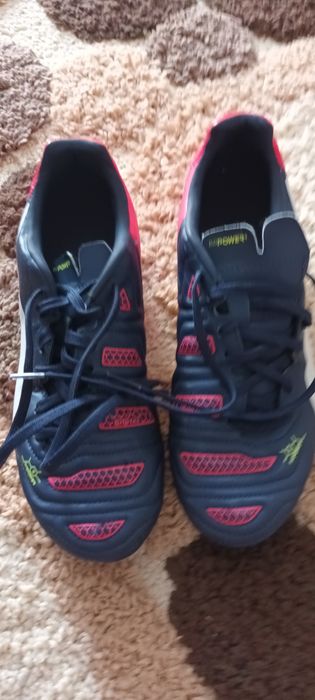 Vând   crampoane 39