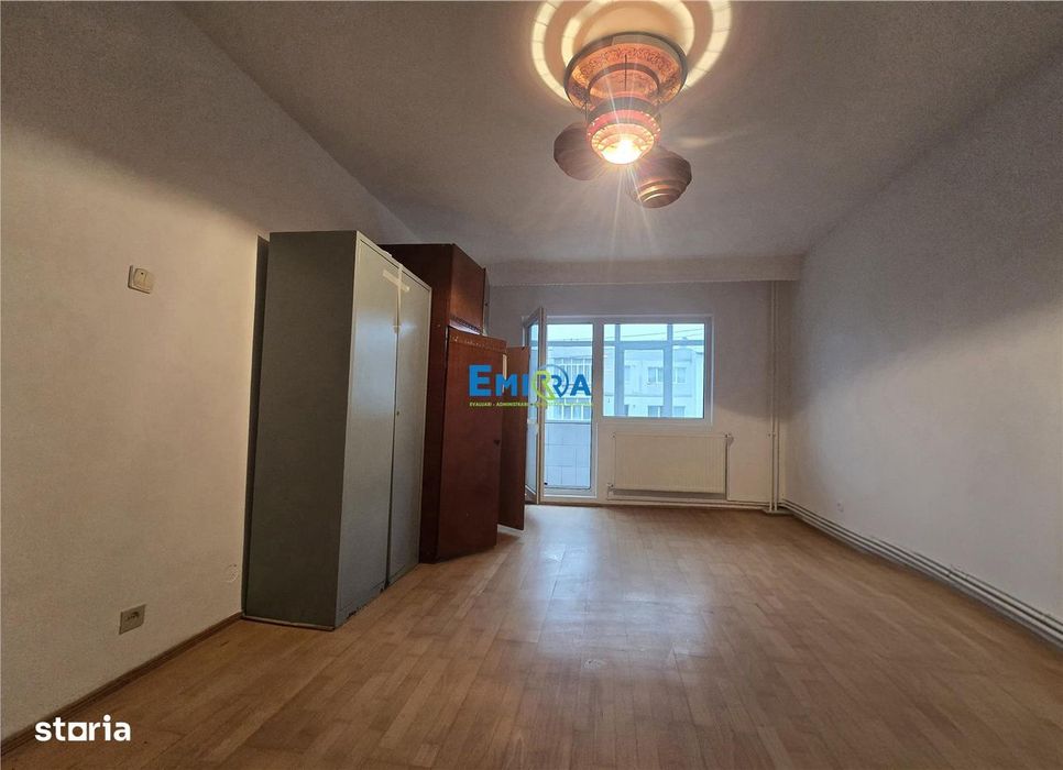 Apartament spatios 3 camere decomandate, 2 bai, etaj 3, zona Mioritei,
