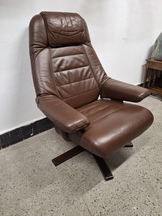 Фотьойл, кресло от естествена кожа със зони за релакс