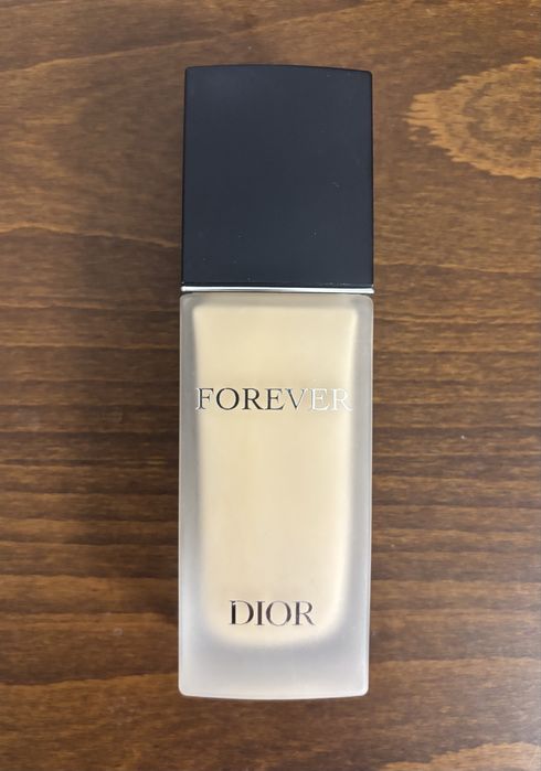 Фон дьо тен на Dior